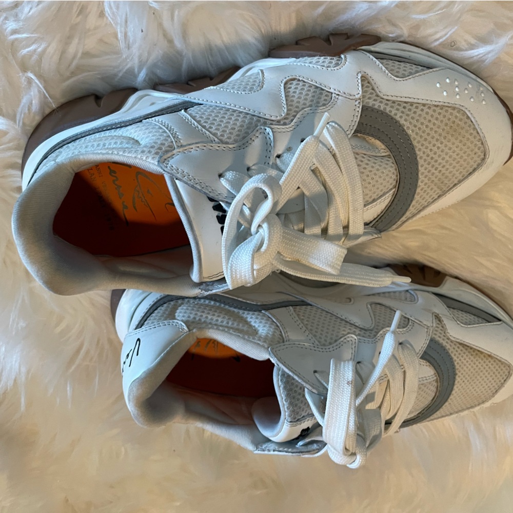 Versace kick
